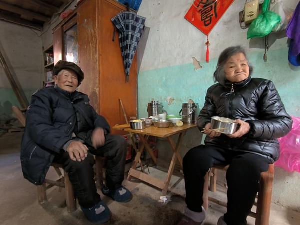 永康5个村联办居家养老食堂 百岁老人吃上健康“外卖”